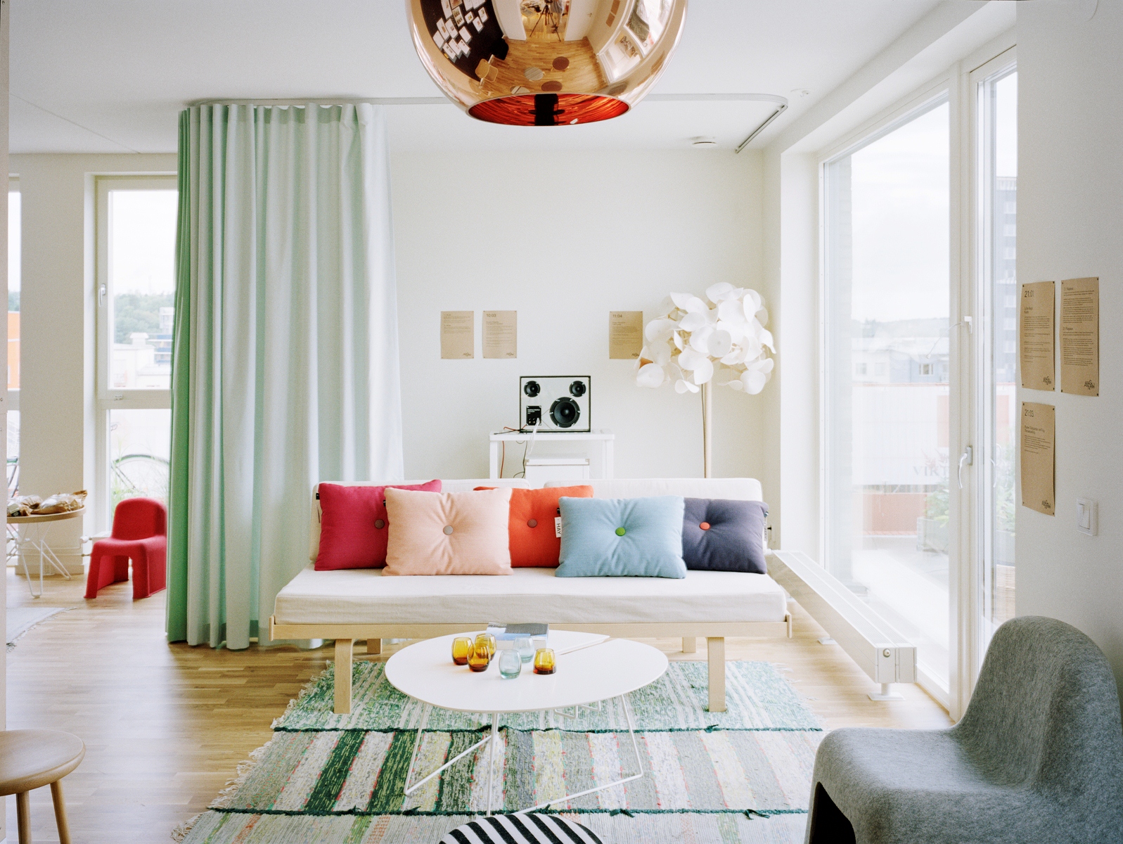 Essentials Tips in Applying Colorful Rugs in the Living Room